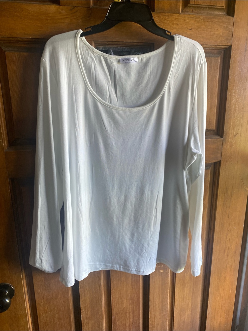 In Vogue White Scoop Neck Long-Sleeve Tee